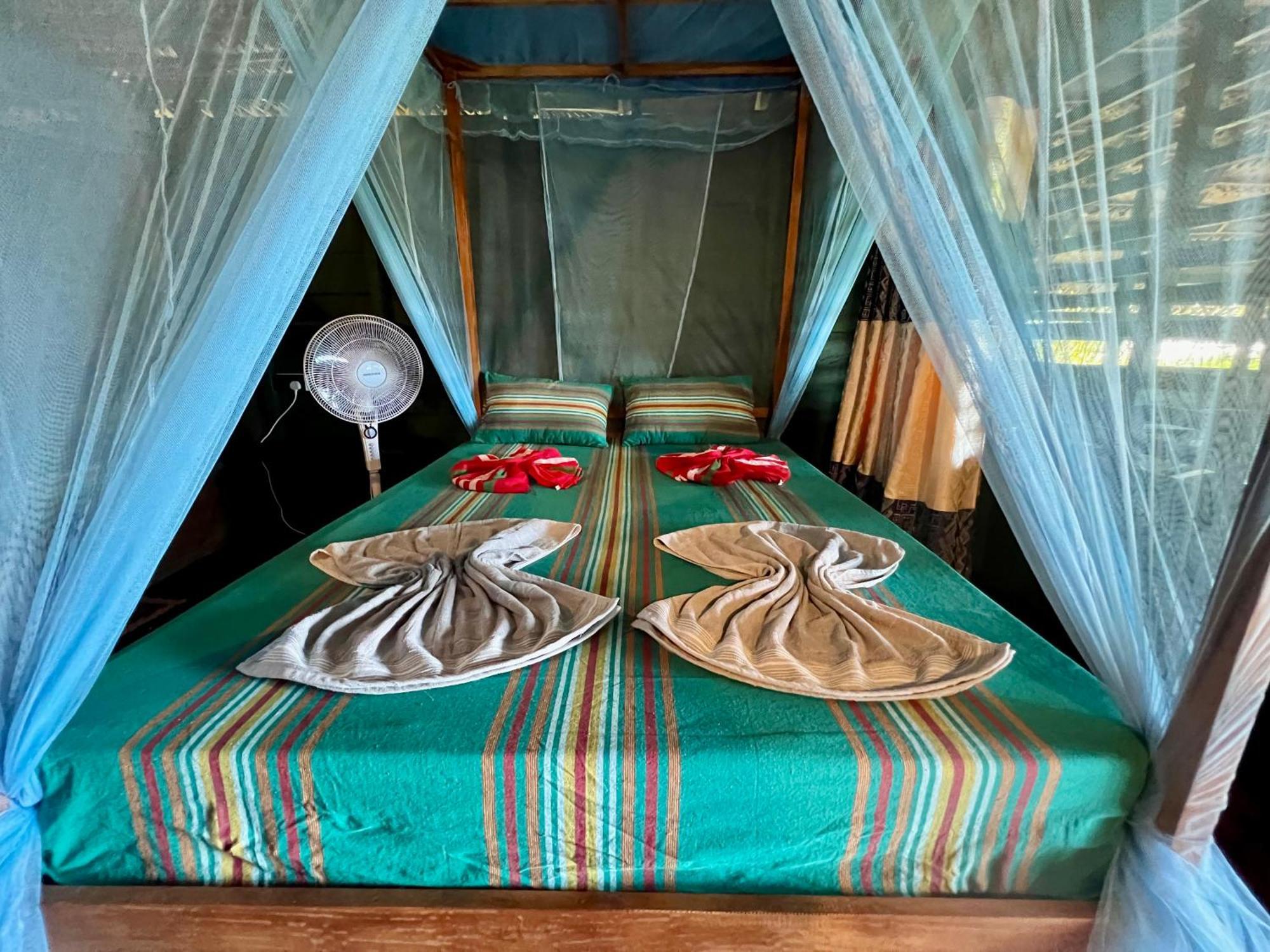 Lake Face Cabana Тисамахарама Екстериор снимка