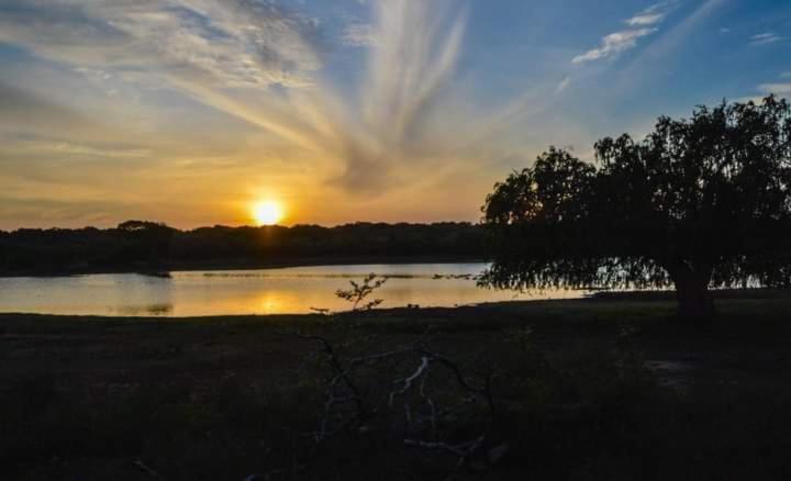 Lake Face Cabana Тисамахарама Екстериор снимка